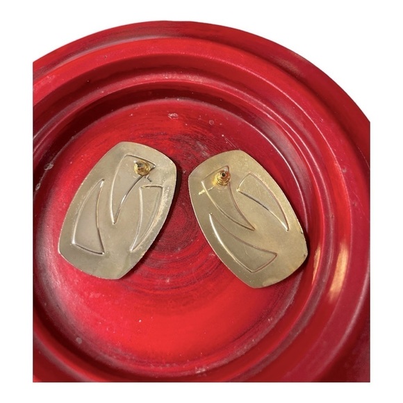 Vintage Large gold tone cream and peach enamel pattern earrings - Picture 4 of 7